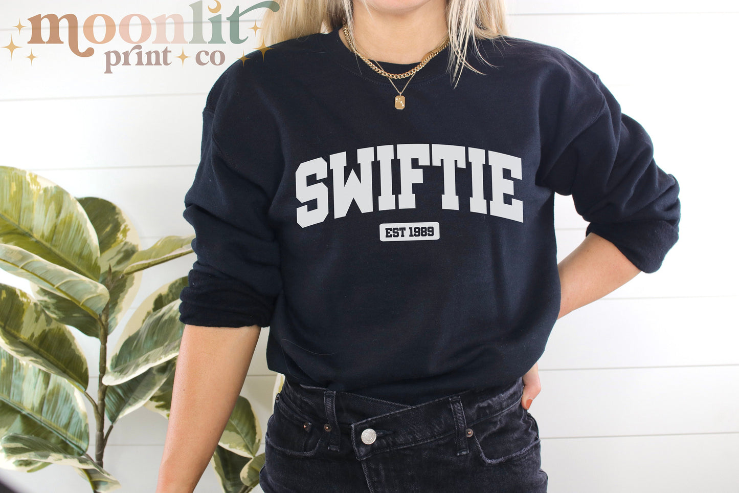 Swiftie 1989 Album Fangirl Gildan Crewneck Concert Shirt Gifts For Her Merry Christmas Swiftmas Tswift Midnights Reputation 1989 Sweatshirt